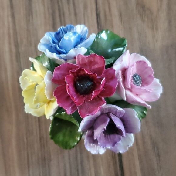 Aynsley | October Anemone bone China Flowers - Picture 2 of 8